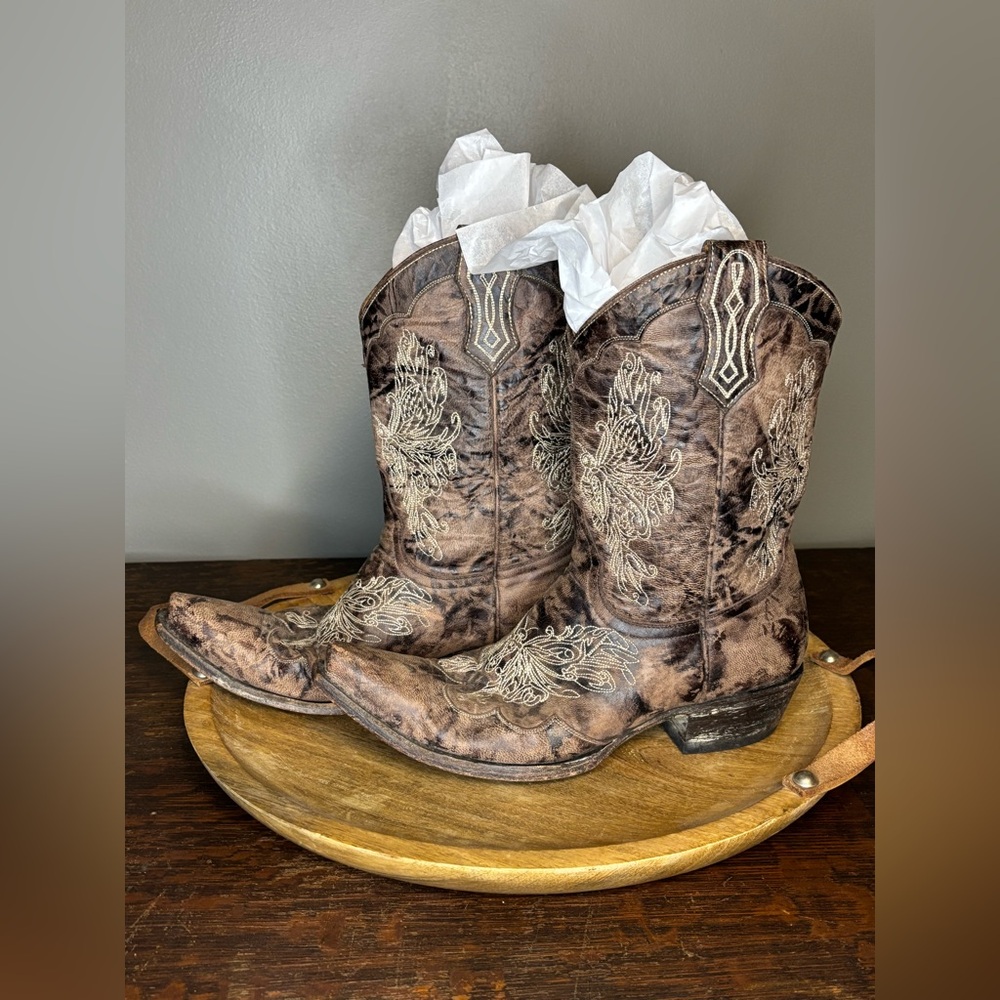 Old Gringo Brown Heeled Boots with Cream Embroidery 8.5 Butterfly
